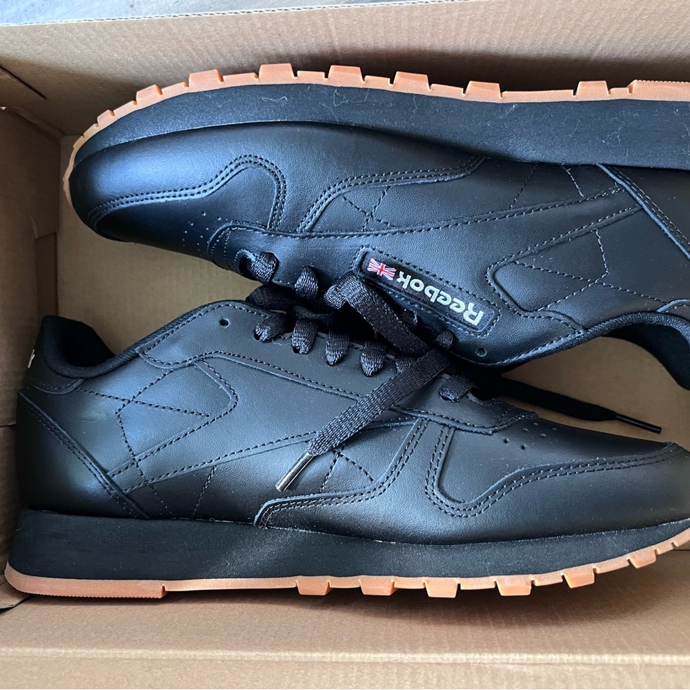 Reebok Black Minimalist Sneakers with Textured Sole